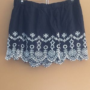 L.A. Hearts black and white shorts